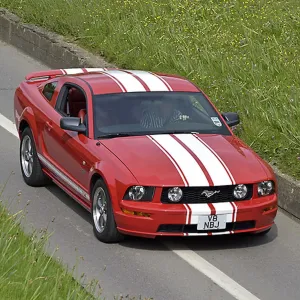 Ford Mustang GT 2006 Red white stripes