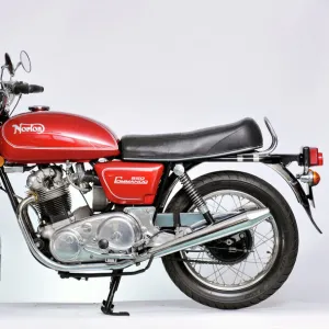 Norton Commando 850cc 1974 Red