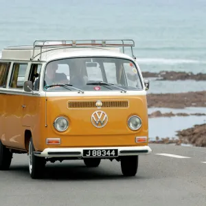 VW T2 Devon Bay Camper 1972 orange white