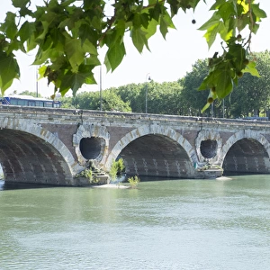 Europe, France, Toulouse, Pont Neuf bridge over the Garonne River