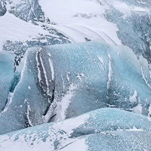 Glacier Svinafellsjoekul in the Vatnajoekull NP during winter. The glacier front and ice fall