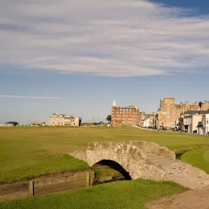 Popular Themes Framed Print Collection: St Andrews