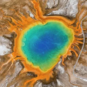 Grand Prismatic Spring, Midway Geyser Basin, Yellowstone National Park, Wyoming, USA