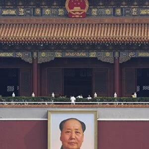 Mao Zedongs portrait on the entry gate to the Forbidden City from Tiananmen