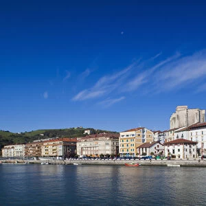 Spain, Basque Country Region, Guipuzcoa Province, Zumaia, waterfront view of town