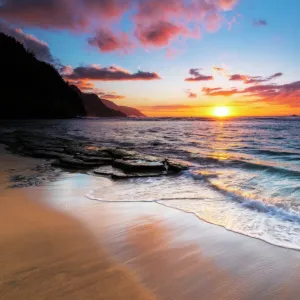 Sunset over the Na Pali Coast from Ke e Beach, Haena State Park, Kauai, Hawaii USA