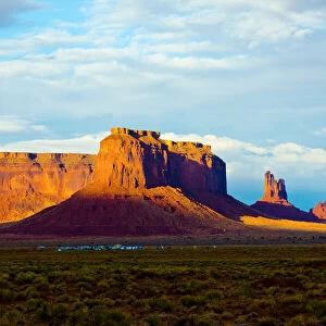 USA, Arizona-Utah border. Monument Valley, Sentinel Mesa and Castle Rock