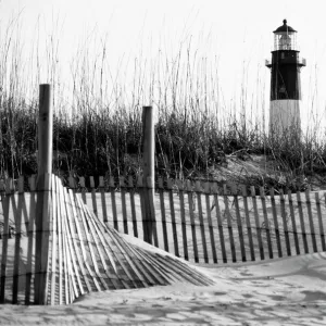 USA, Georgia, Tybee Island, Fences and lighthouse