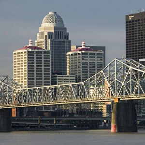 USA-Kentucky-Louisville: City View and Clark Memorial Bridge / Morning