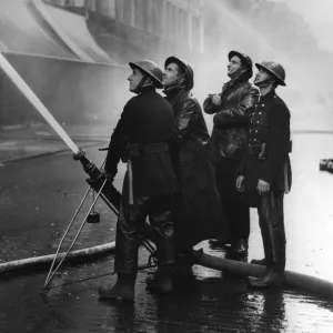 Blitz on London -- Oxford Street, WW2