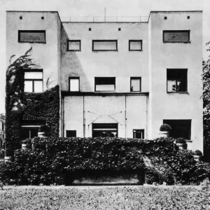 ADOLF LOOS: STEINER HOUSE. The Steiner House in Vienna, Austria, designed by Adolf Loos