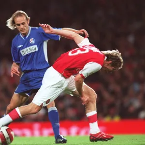 Alex Hleb (Arsenal) Jasim Agic (Dinamo)