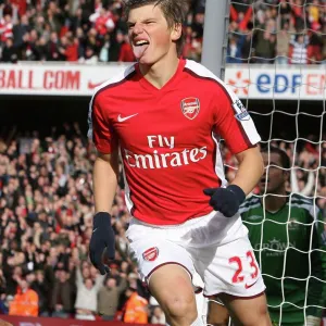 Andrey Arshavin celebrates the 1st Arsenal goal