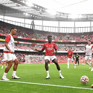 Arsenal FC: Saliba and Saka Warm Up Ahead of Arsenal v Nottingham Forest (2023-24)