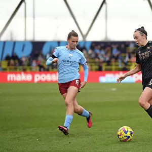 Arsenal's Caitlin Foord Fights Past Manchester City Defender in FA Women's Super League Clash