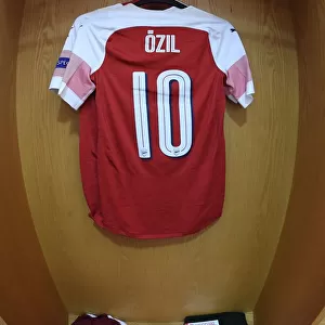 Arsenal's Empty Changing Room: Mesut Ozil's Absence in the UEFA Europa League Semi-Final vs Valencia