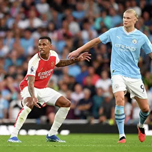Arsenal's Gabriel Holds Off Manchester City's Haaland in Intense Premier League Clash (2023-24)
