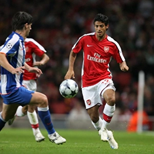 Carlos Vela (Arsenal) Cristian Sapunaru (Porto)