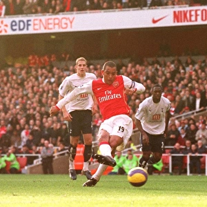 Gilberto scores his 2nd goal Arsenals 3rd from the penalty spot