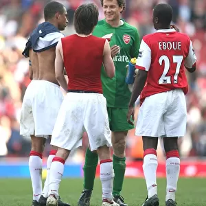 Jens Lehmann, Gilberto, Tomas Rosicky and Emmanuel Eboue celebrate the Arsenal victory