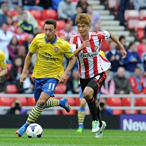 Mesut Ozil Outruns Ki Sung-Yueng: Sunderland vs Arsenal, Premier League 2013-14