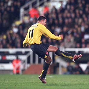 Robin van Persie's Epic Free Kick: Arsenal's 2:1 Victory Over Fulham, FA Premiership, 2006