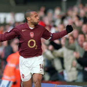 Thierry Henry celebrates scoring Arsenals 3rd goal his 2nd. Fulham 0: 4 Arsenal