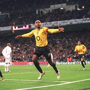Thierry Henry celebrates scoring Arsenals goal past Iker Casillas (Real)