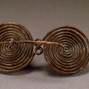 Double-spiral bronze fibula