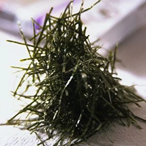 Shredded nori (seaweed)