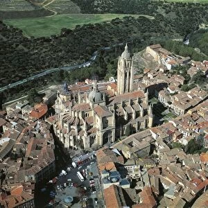 Spain, Castilla y Leon, Aerial view of Segovia with Segovia Cathedral