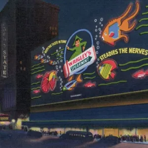Un segnale pubblicitario di neon per il chewing gum Wrigleys. ca. 1936, Times Square, Manhattan, New York, New York, USA, WRIGLEY SIGN, TIMES SQUARE, NEW YORK. Il grande segnale elettrico del chewing gum Spearmint Wrigleys è lo spettacolo animato più gran Un segnale pubblicitario di neon per il chewing gum Wrigleys. ca. 1936, Times Square, Manhattan, New York, New York, USA, WRIGLEY SIGN, TIMES SQUARE, NEW YORK. Il grande segnale elettrico del chewing gum Spearmint Wrigleys è lo spettacolo animato più gran