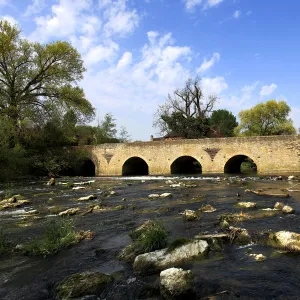 26 arched stone bridge Bromham village