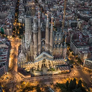 Iconic Buildings Around the World Canvas Print Collection: La Sagrada Familia