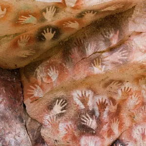 Argentina, Rio Pinturas, Cueva de los Manos, imprints of human hands on rock