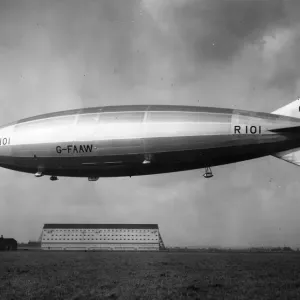 R101 Airship Print: Broadside View at Cardington Mooring Mast
