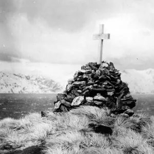 Lonely Monument o Irish explorer Sir Ernest Shackleton