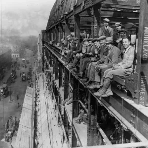 Visual Treasures Gallery: Daredevil Construction Workers