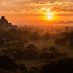 Sunrise over the pagodas of Bagan