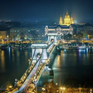 Budapest - Ponte della Catena di Notte. Budapest - Ponte della Catena di Notte.