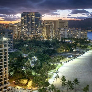 Waikiki Beach Front View To Diamond Head