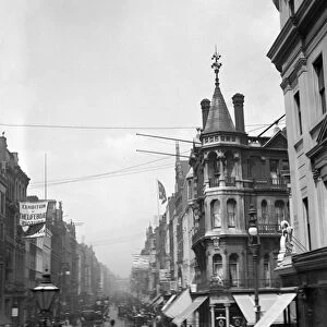 London street scene. Looking down New Bond Street, London. Early 1900s