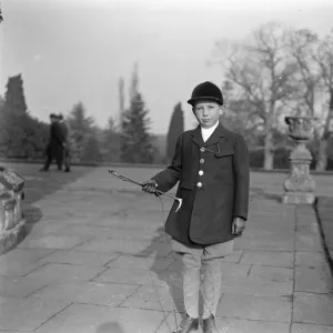 Opening meet of the Eridge hounds at Eridge Castle. Lord Roderic Pratt. 4 November