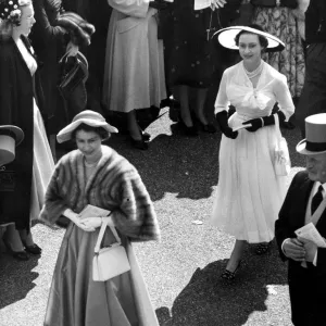 The Queen and Princess Margaret make their way through the paddock at Royal Ascot