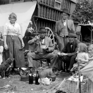 Romany, gypsy family at Epsom Races. Late 1940s, early 1950s