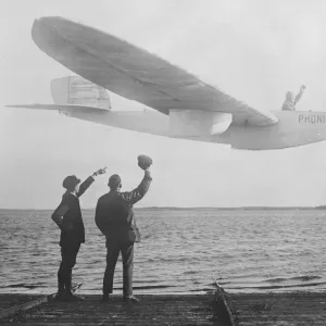 Successful Flight of Motorless Seaplane The German Phoenix seaplane glider on its