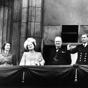 VE day. Winston churchill with the Royal Family on the balcony of Buckingham Palace