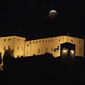 Italy-Astronomy-Eclipse-Moon-Environment