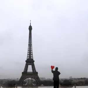 Love-Paris-Eiffel Tower-Balloon