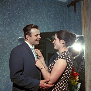 The cosmonaut Yuri (Iouri, Youri) Gagarin (1934-1968) with his wife Valentina par Ryumkin